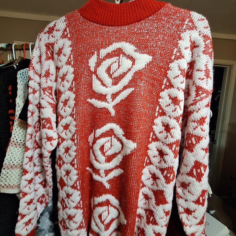 VINTAGE Red and White Rose Pattern Sweater Med/lg  PRIVATE EYES BRNAND